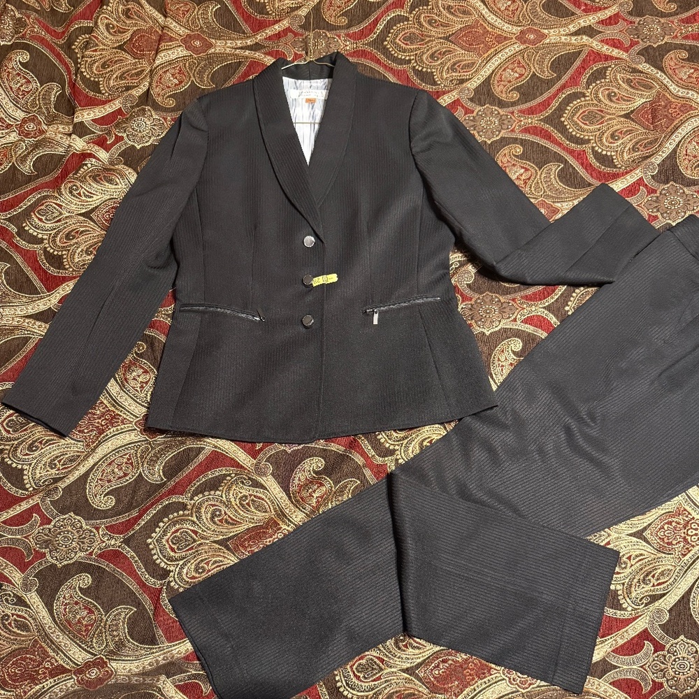 Tahari ASL Gentle Used Pant Suit